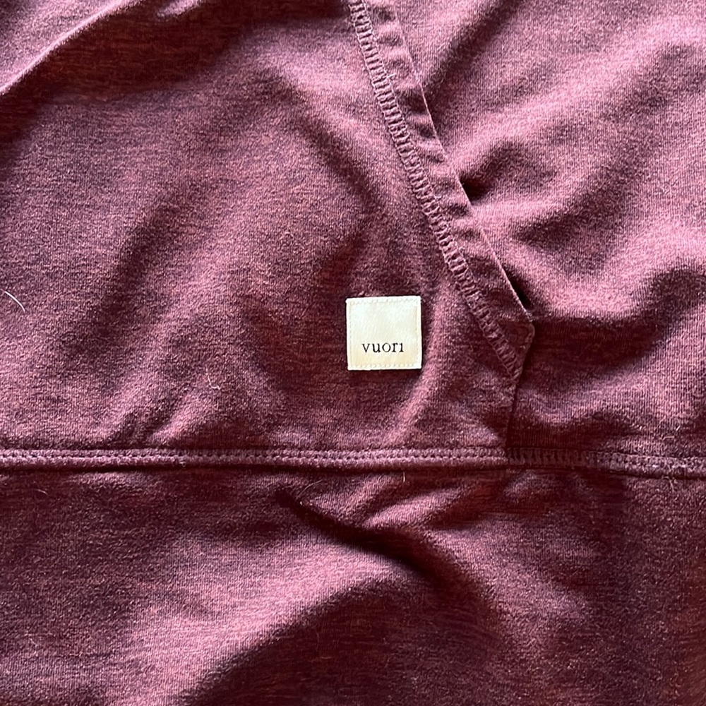 Vuori maroon ponto material sweatshirt size medium. Great condition